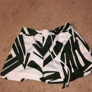 Saks 5th Green Leaf Print Shorts